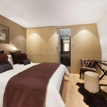 Unique Flat In With Modern Design