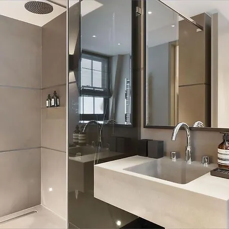 Unique Flat In With Modern Design